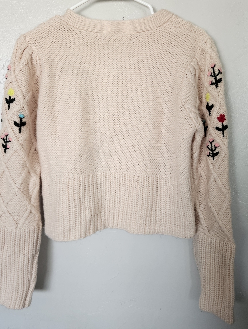 Kimchi Blue Cream Cable Knit Cardigan Embroidered Floral Button Up Women's Large - Picture 5 of 5